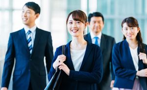 残業せずに帰宅する従業員のイメージ